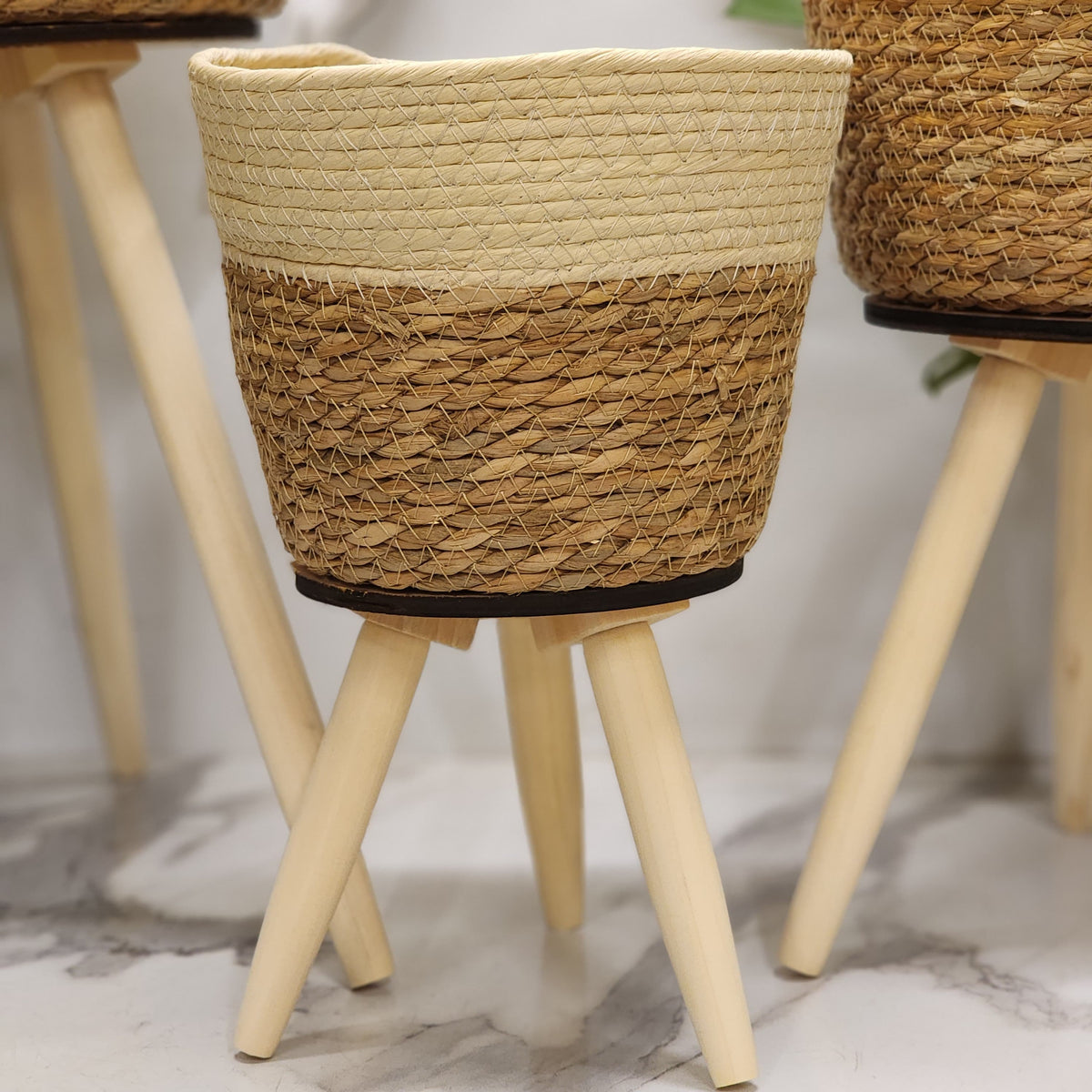 woven jute/rattan plant stand set with tripod wooden legs
