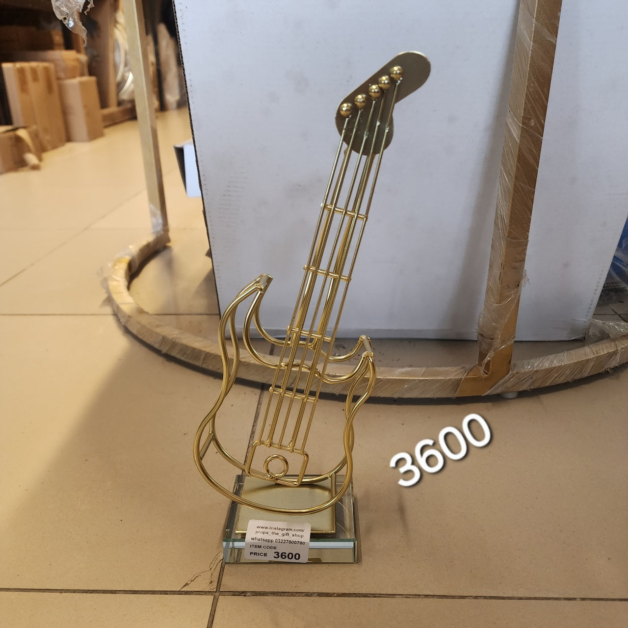 Gold Metal Guitar Wire Sculpture Showpiece