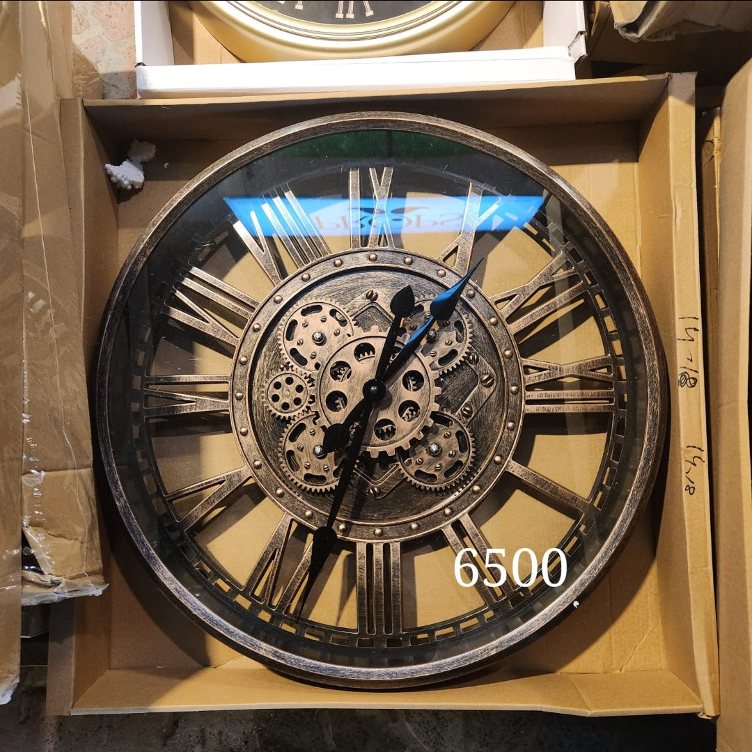 Props Pelle Design gold and black metal wall clock