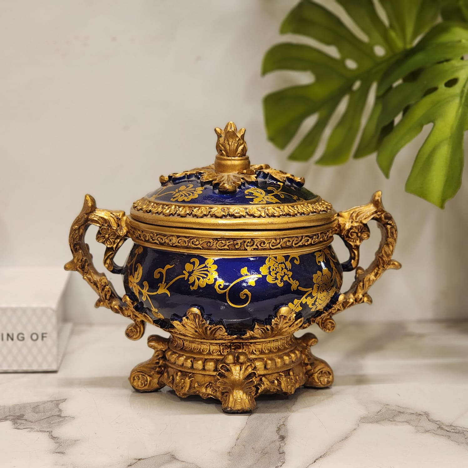 Vintage French-Style Porcelain Decor