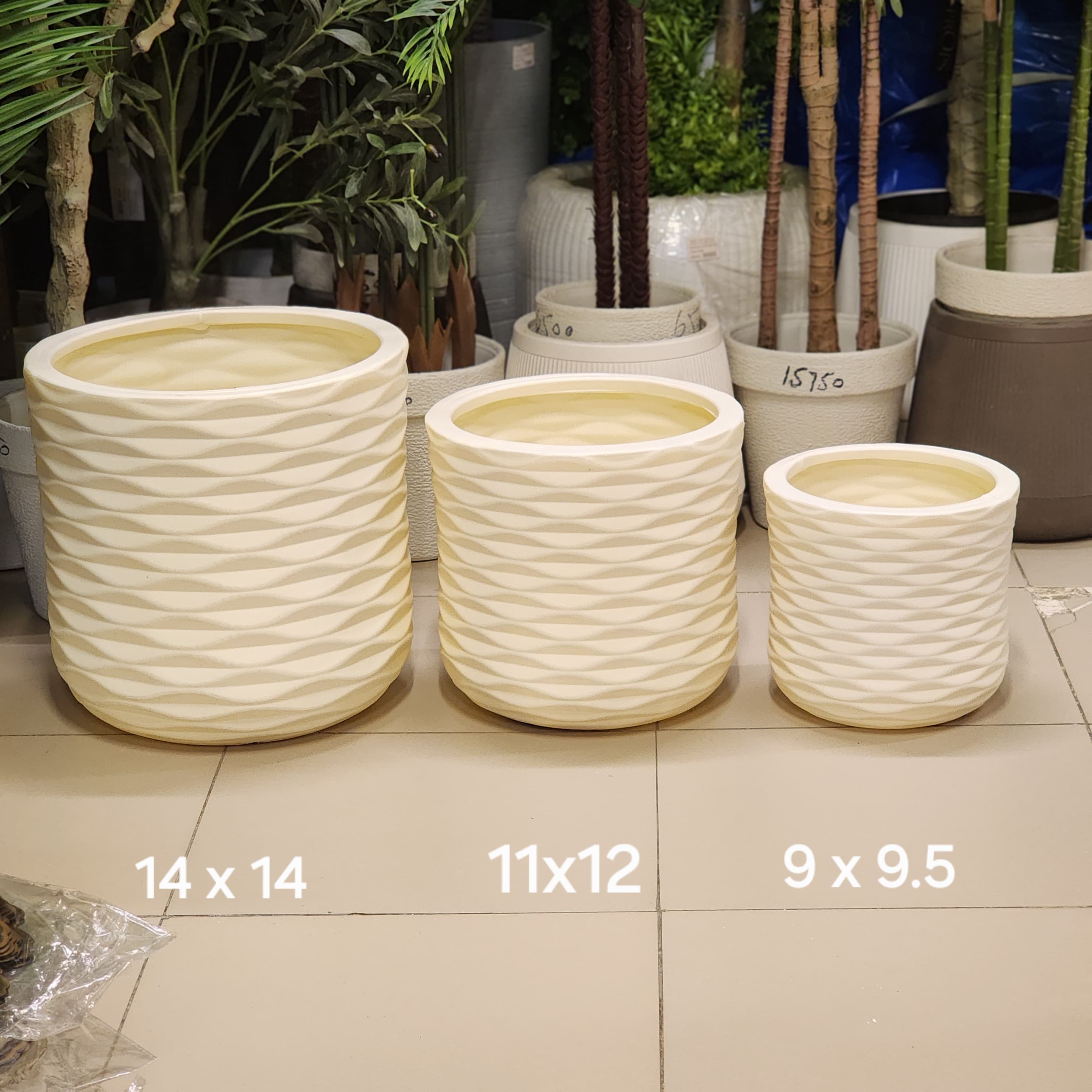Wavy diamond cylindrical planters