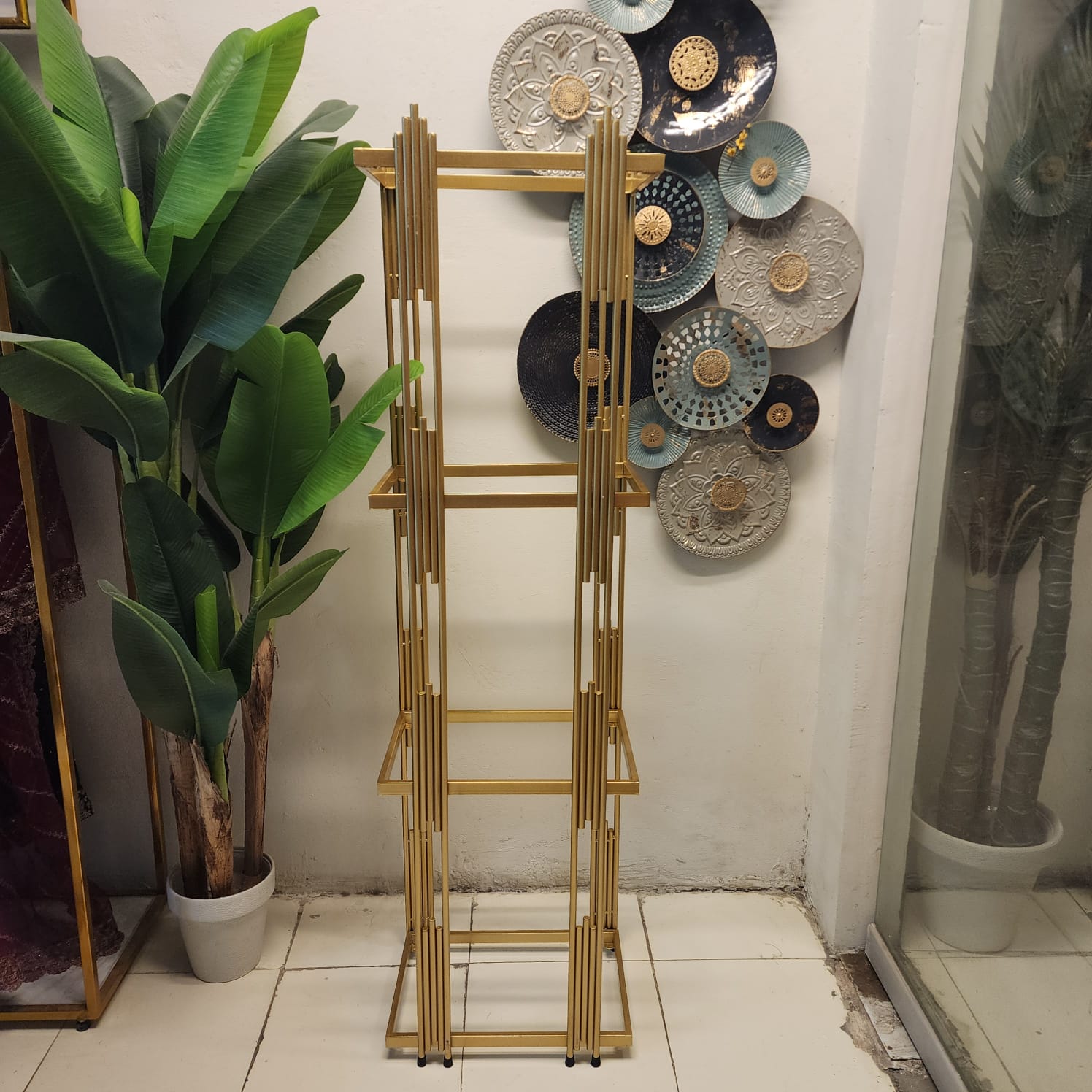 Modern Metal Pedestal Stand