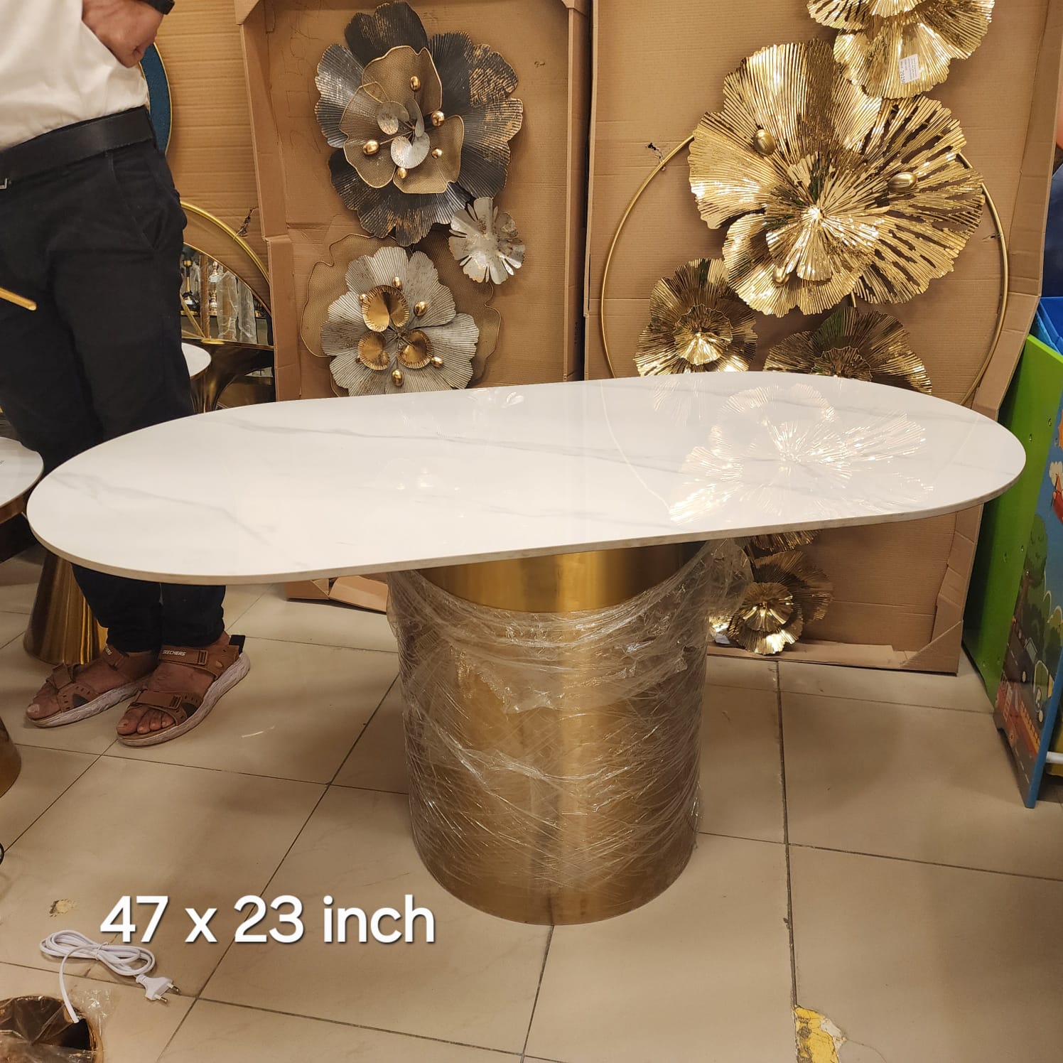 Oval Faux-Marble Top Pedestal Coffee Table