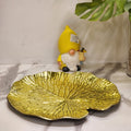 gold textured leef charger plate
