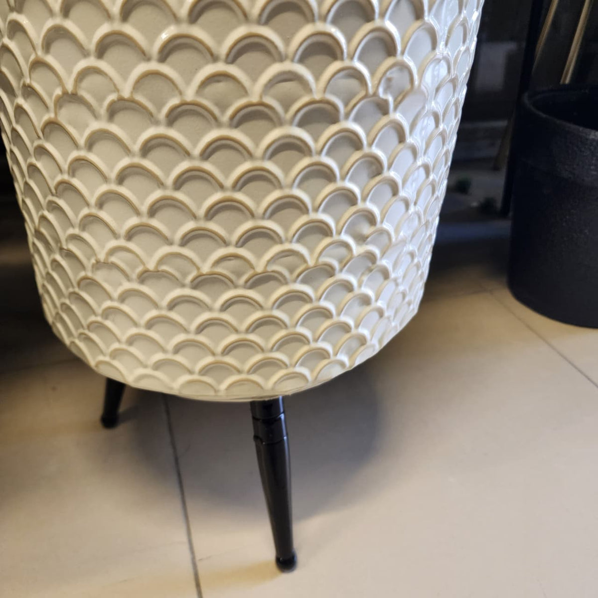 Scallop Planter with Legs
